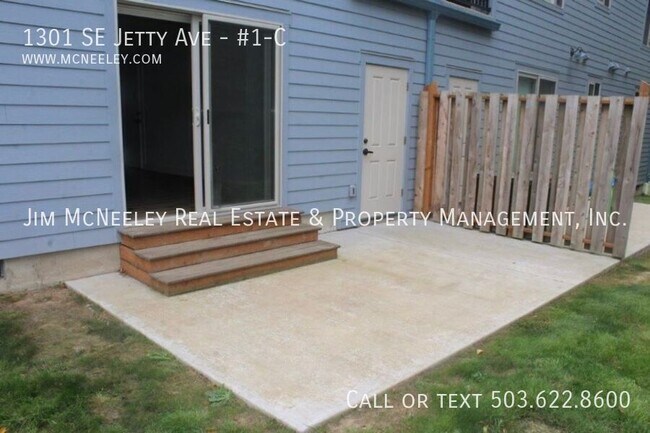 Building Photo - 1301 SE Jetty Ave