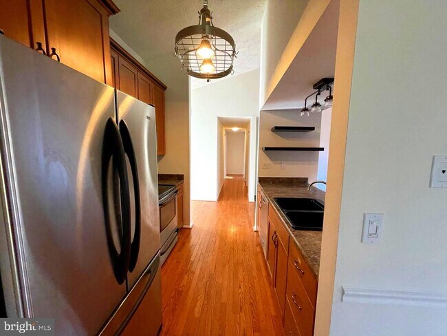 Building Photo - 10293 Woodmont Ct