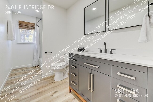 Building Photo - 2401 Flintridge Dr