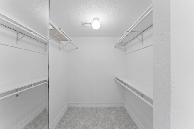 Building Photo - 2339 SW 15th St