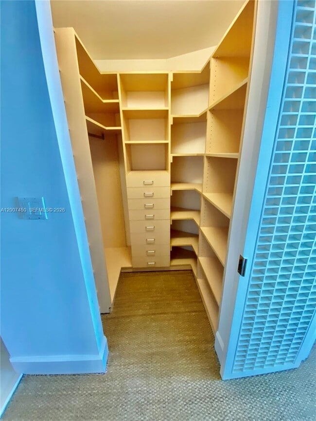 Building Photo - 300 South Pointe Dr