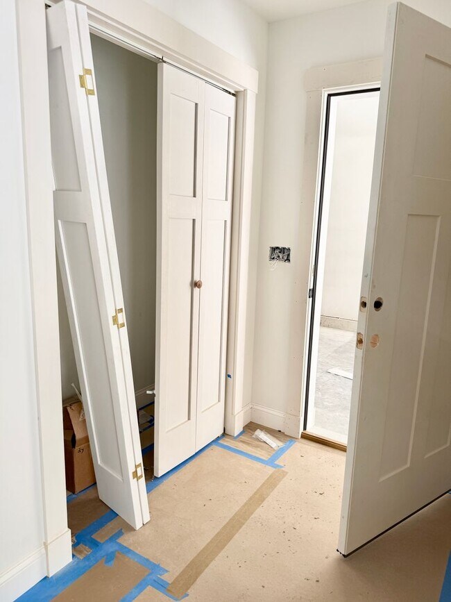 Building Photo - Brand New 3 Bedroom Townhouse for Rent