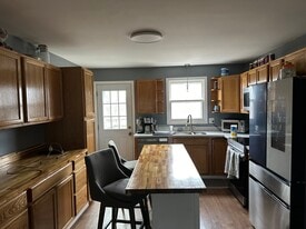 Building Photo - 804 Mill Pond Rd