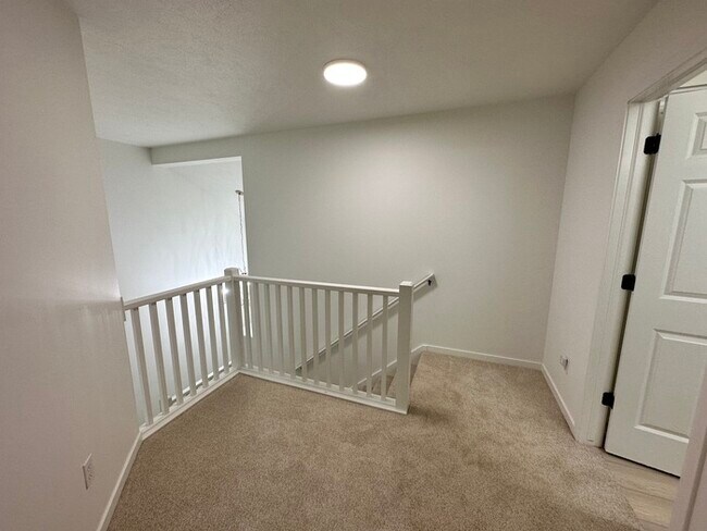 Building Photo - Grandville Condo 3 Bedroom and 2.5 Bathrooms