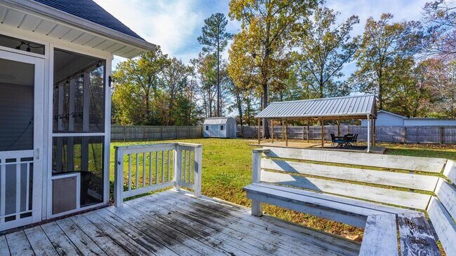 Building Photo - 389 Livingston Dr