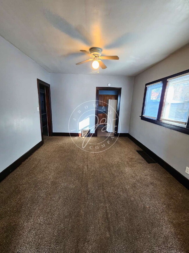 Building Photo - 1944 Crosswell Pl