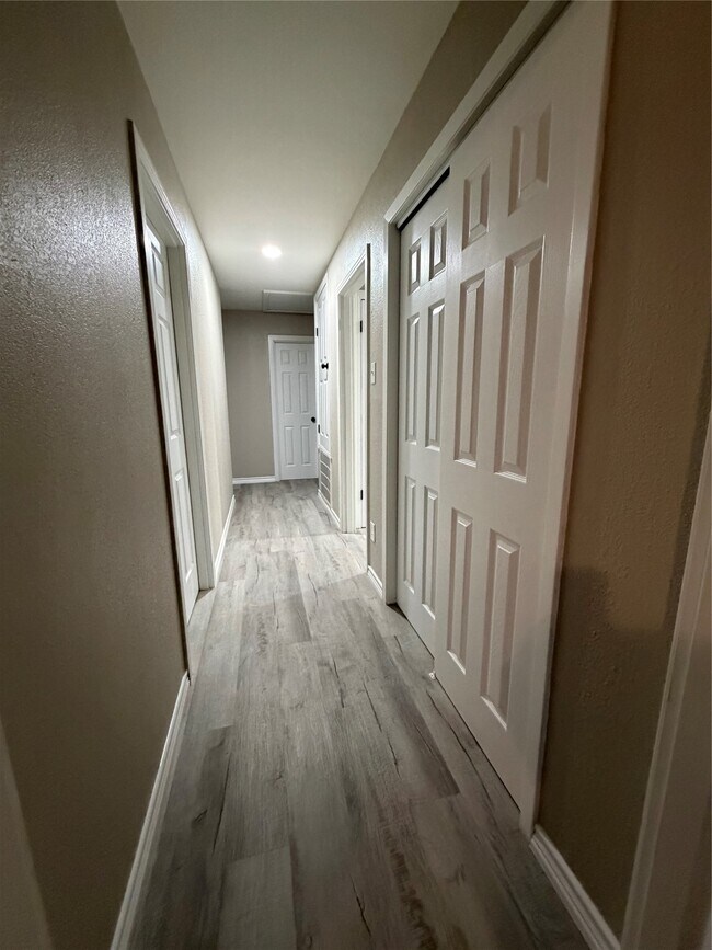 Building Photo - 1505 15th Ave N