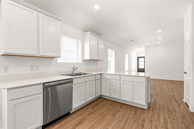 Building Photo - 2039 Barrett Gables Dr
