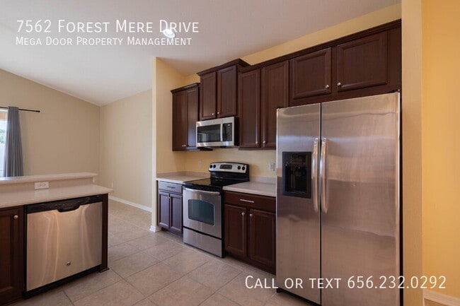 Building Photo - 7562 Forest Mere Dr