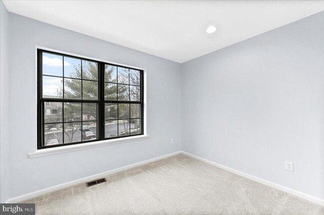 Building Photo - 11 Algonquin Ct