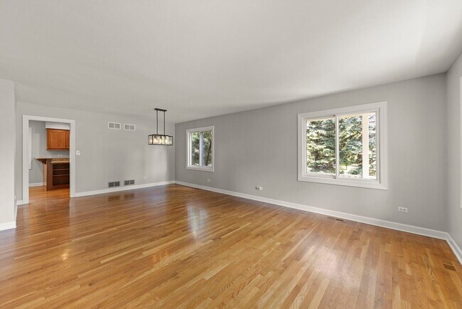 Building Photo - 10S160 Alma Ln