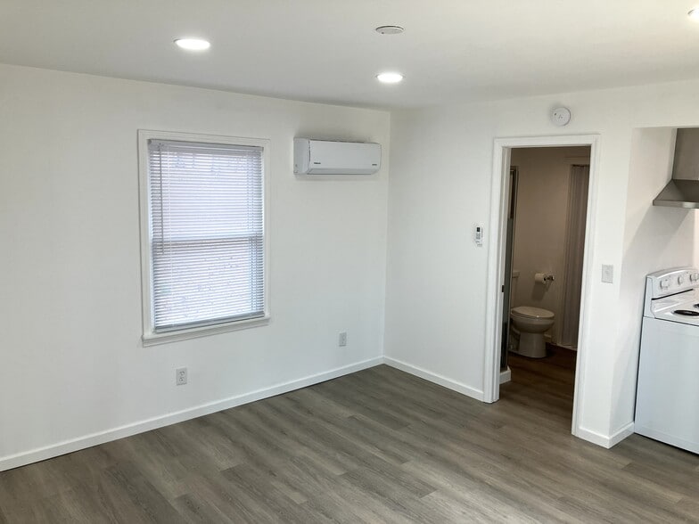 Building Photo - 495 Annie Lee Rd