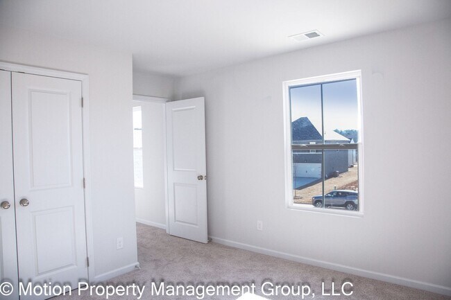 Building Photo - 19 Springwood Ln