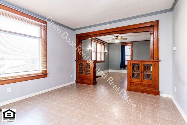 Building Photo - 928 Putnam St