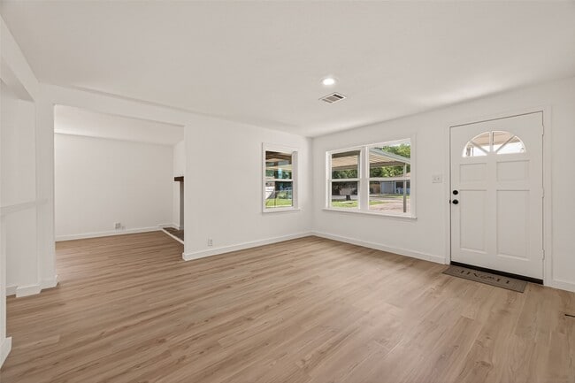 Building Photo - 2545 Jackson
