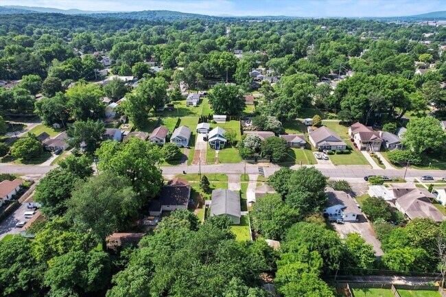 Building Photo - Great location in Five Points Area!