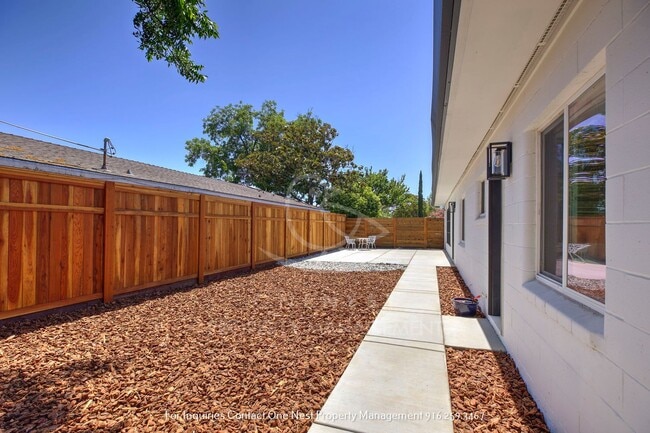 Building Photo - Great Tahoe Park home, 3 bedroom with 1 ba...
