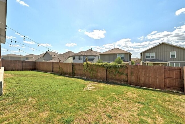 Building Photo - 126 Silktassel Way