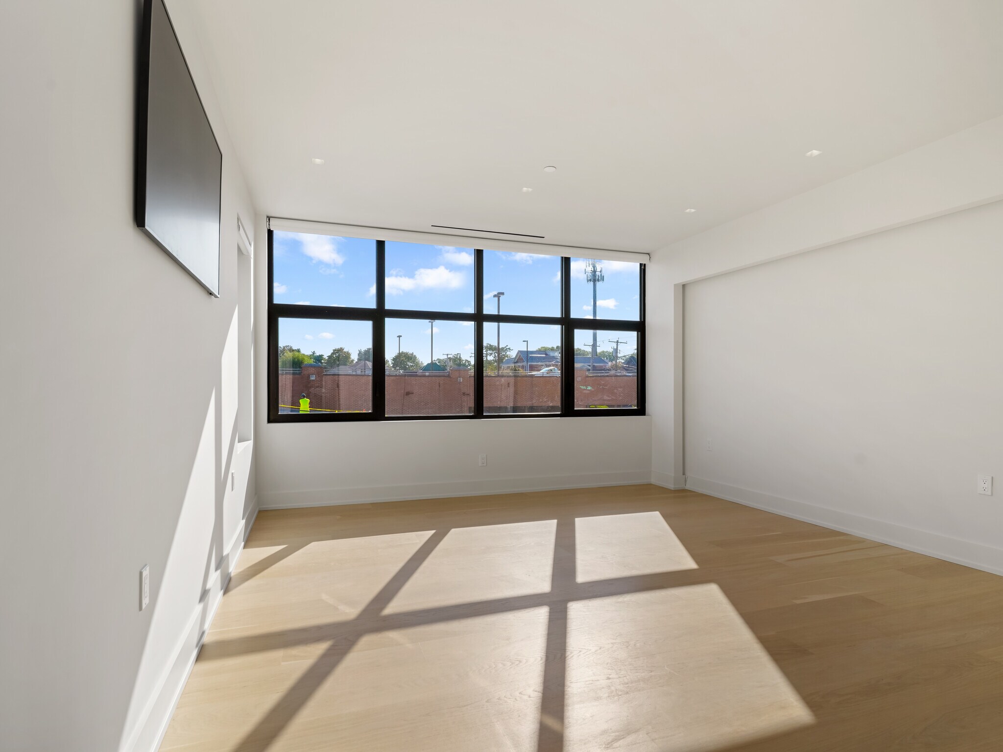 automated blinds - 116 Sherman St