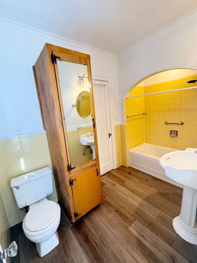 Building Photo - Charming 3-Bedroom Home in Midtown - Avail...