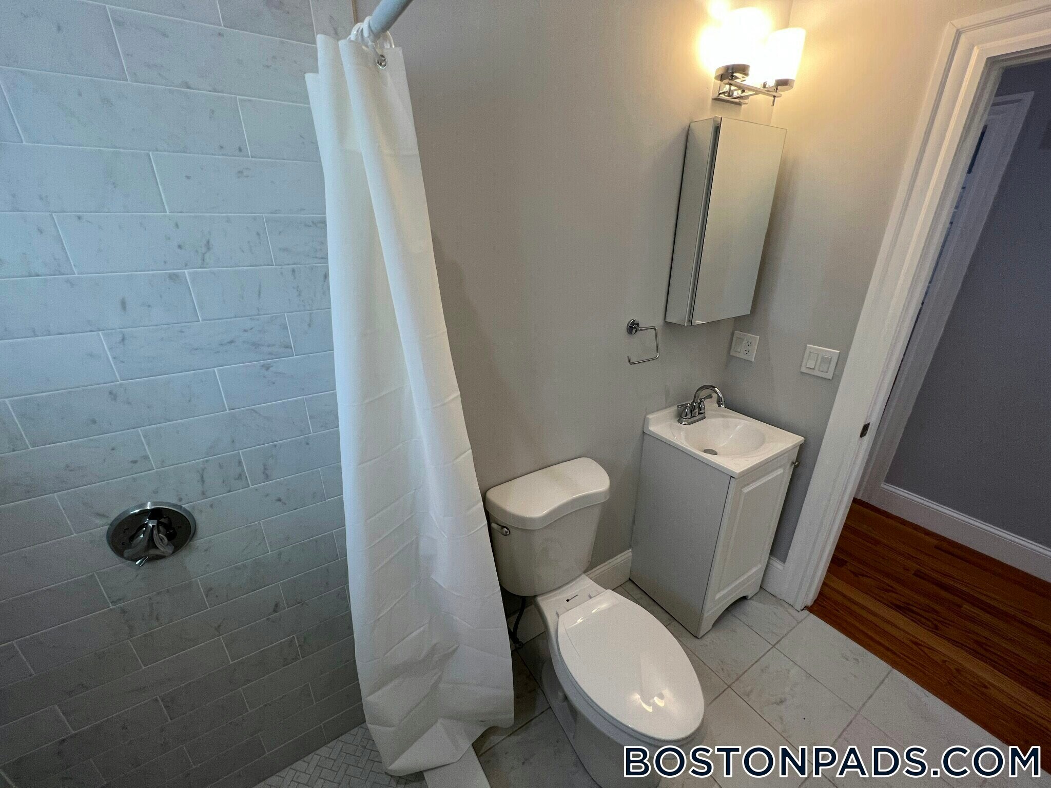 Building Photo - 29 Alpine St