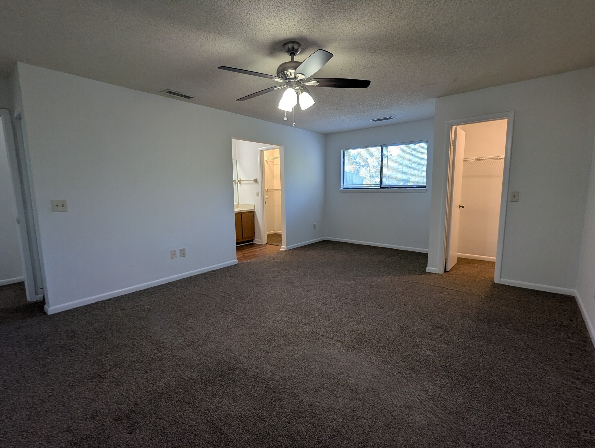 Building Photo - 5591 Greatpine Ln S