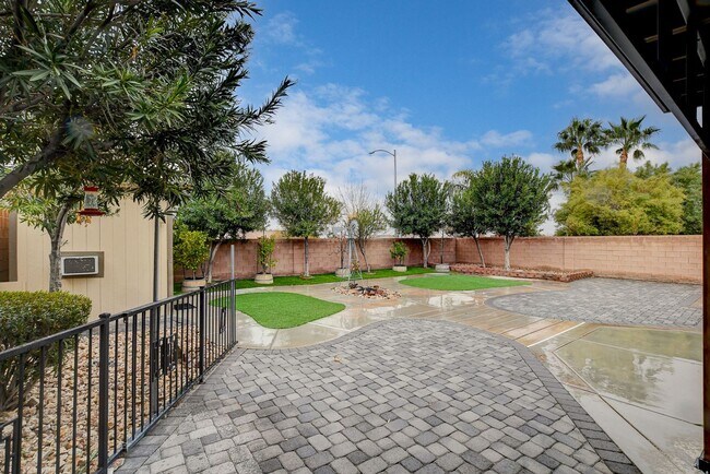 Building Photo - 4 Bedroom in North Las Vegas Near Aliante