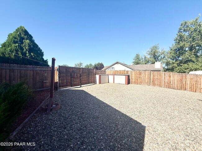 Building Photo - 821 Village Cir