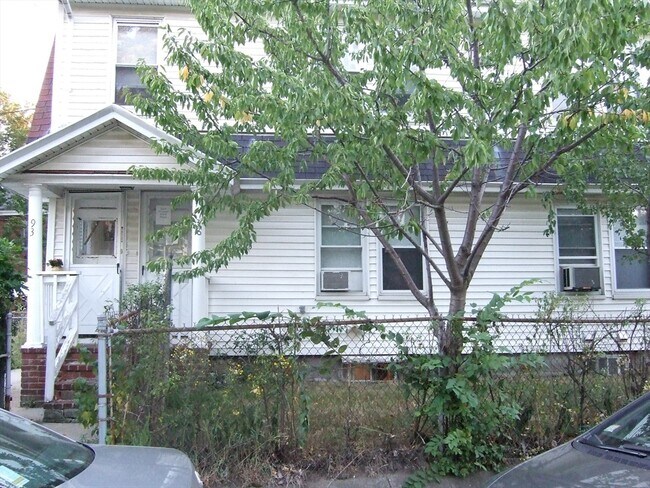Building Photo - 36 Holman St
