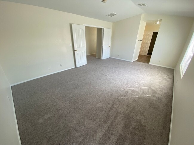 Building Photo - 2 Story, 3 bedroom, 2.5 bathroom home in Silverado Ranch