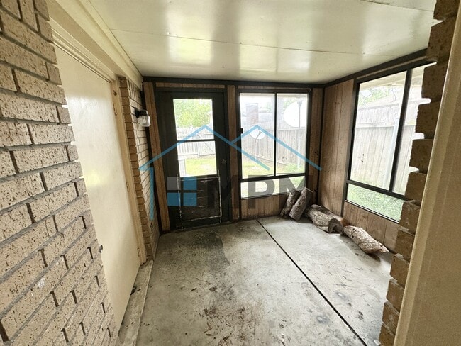 Building Photo - 1804 Woodhaven Dr