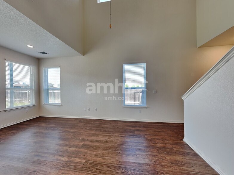 Building Photo - 2735 Geronimo Creek