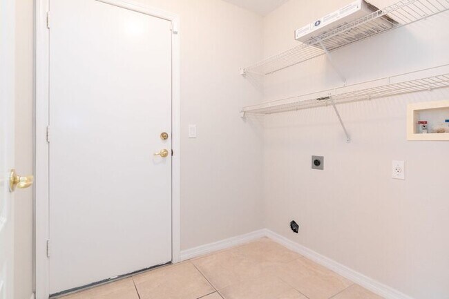 Building Photo - 9853 Portofino Dr