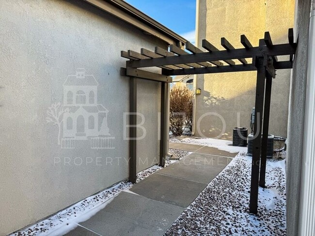 Building Photo - 2195 Alicia Point