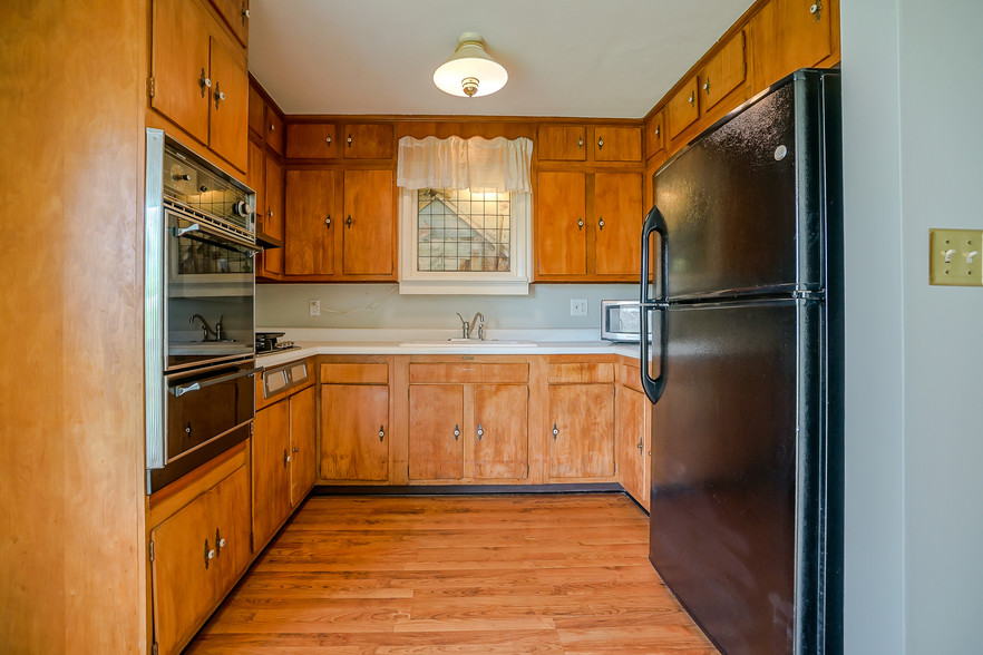 Kitchen - 6134 N Jayar Dr