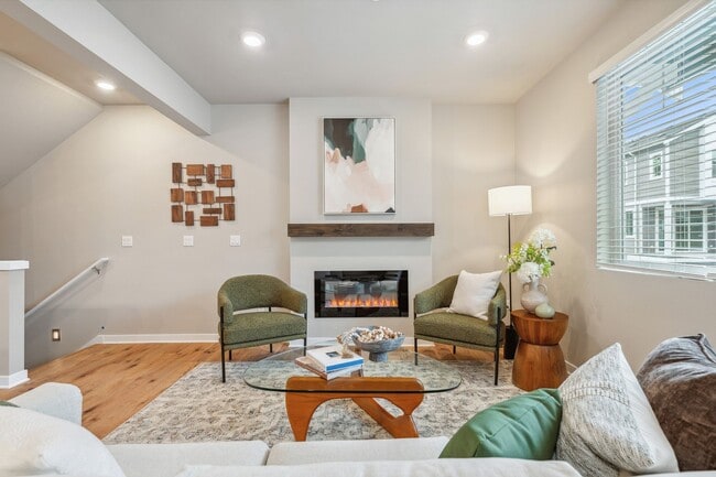 Building Photo - 3 Bed | 3.5 Bathroom | 1626 Sq Ft | $3,450