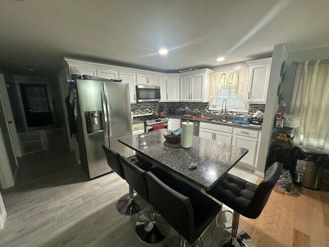 Building Photo - 185B Park St