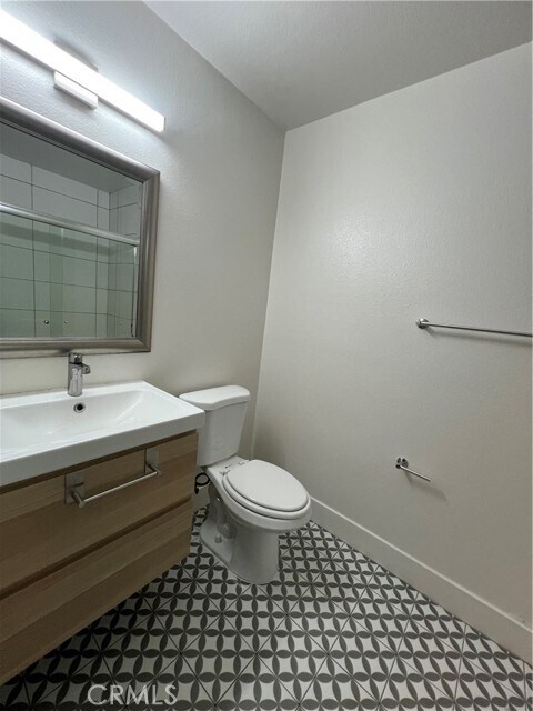 Building Photo - 5401 E Anaheim Rd