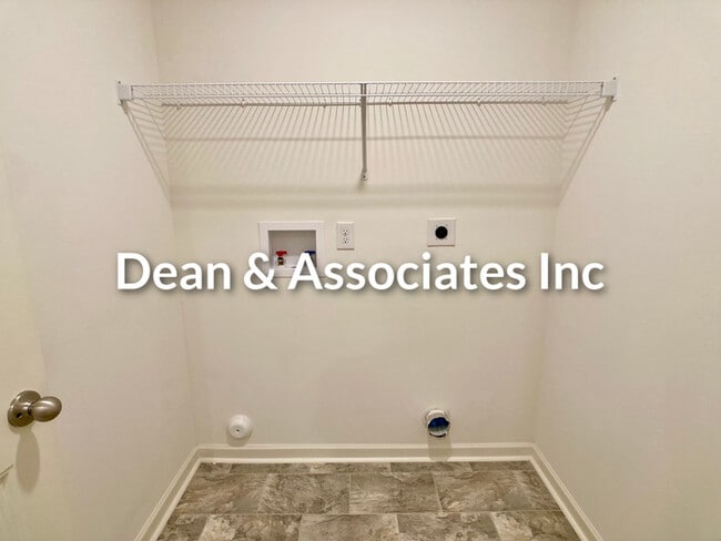 Building Photo - 4000 Pk Cv Wy