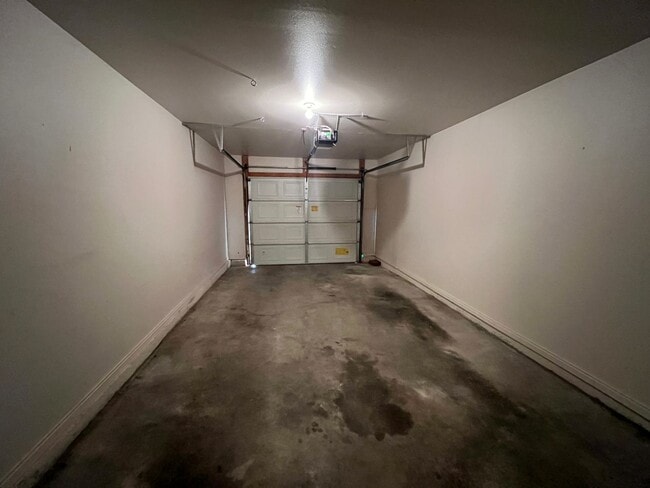 Building Photo - 3 bedroom, 2 bath in Cedar Willows