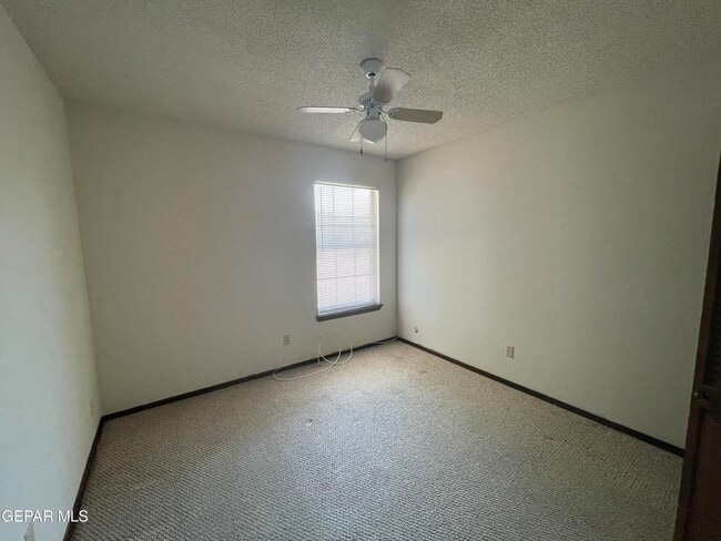 Building Photo - 10640 Islerock Dr
