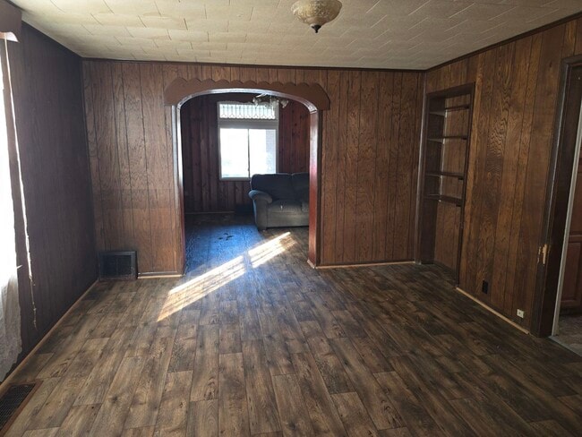 Building Photo - 449 W Cunningham St