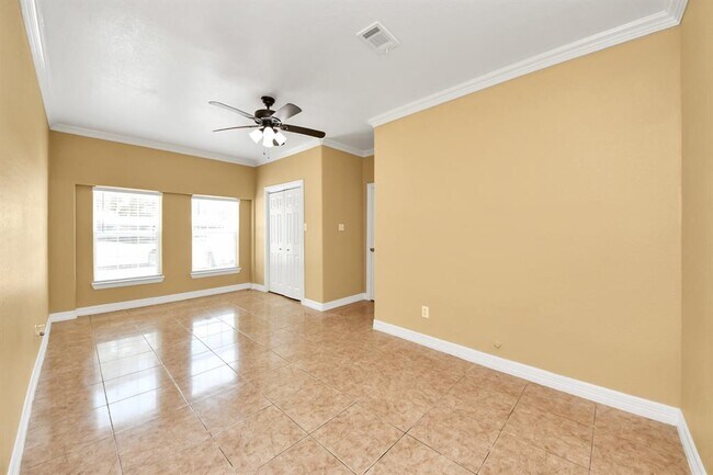 Building Photo - 11643 Antoine Dr
