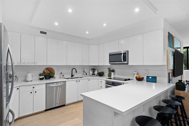 Building Photo - 141 Crandon Blvd