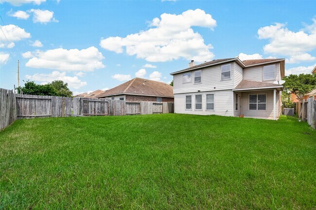 Building Photo - 26339 Richwood Oaks Dr