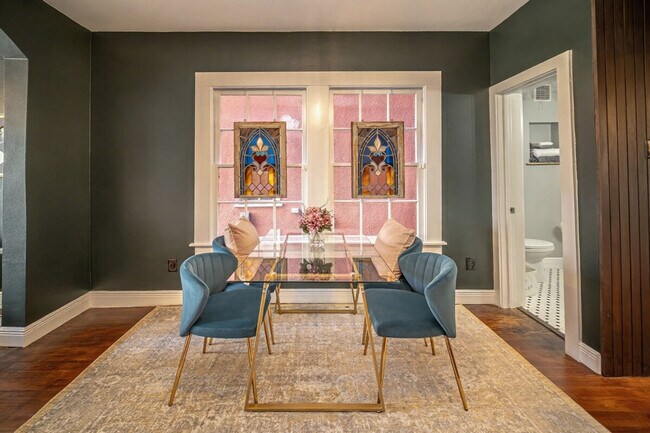 Building Photo - 309 King William St