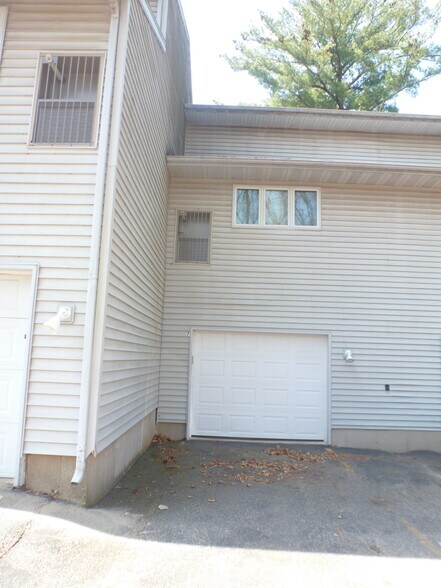 Garage - 227 Canyon Rd
