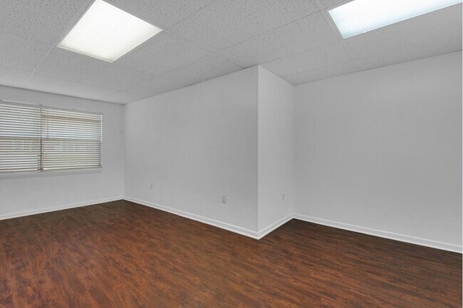 Playroom/separate entrance - 310 21st Street