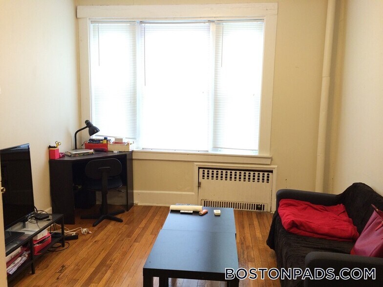 Building Photo - 107 Gordon St