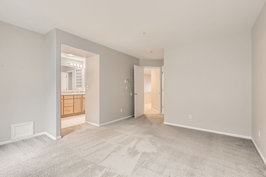 Building Photo - 454 S Lafayette St